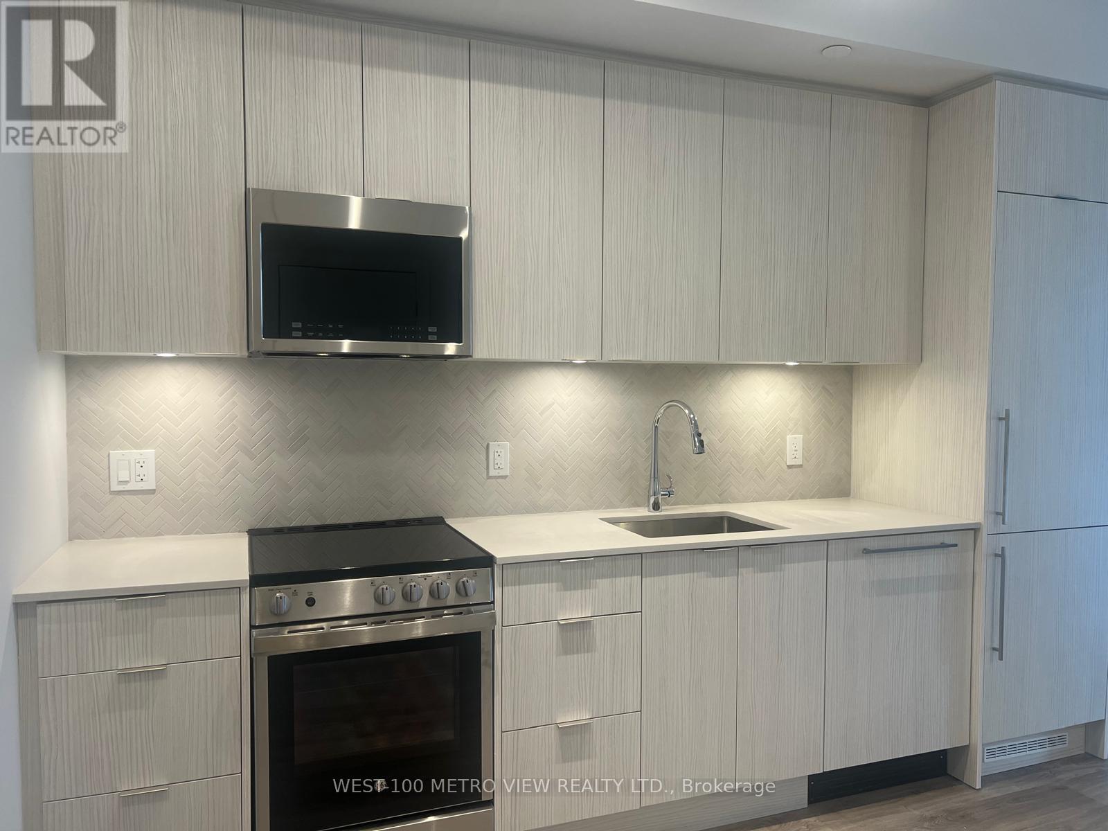 811 - 430 Square One Drive, Mississauga, Ontario  L5B 0L6 - Photo 4 - W13616654