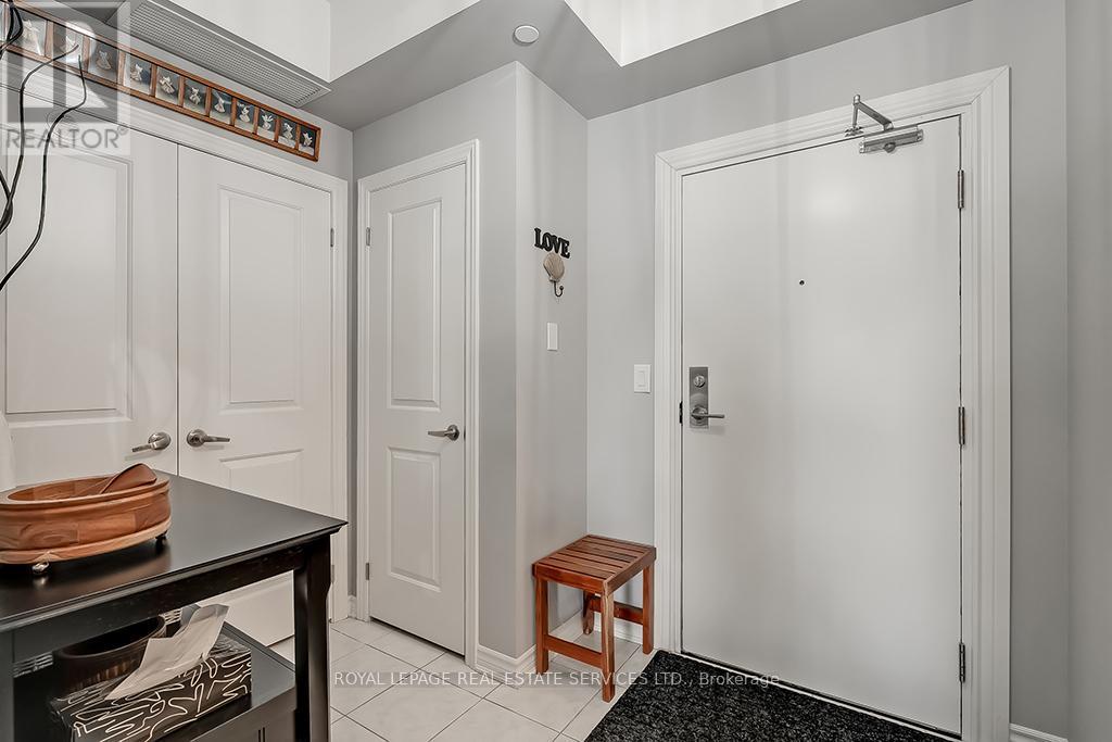 207 - 2300 Upper Middle Road, Oakville, Ontario  L6M 4G6 - Photo 3 - W13616782