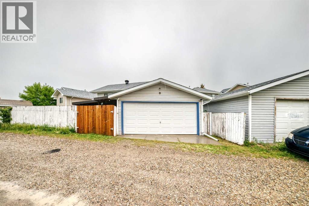 16 Martinridge Way Ne, Calgary, Alberta  T3J 3C8 - Photo 40 - A2318869
