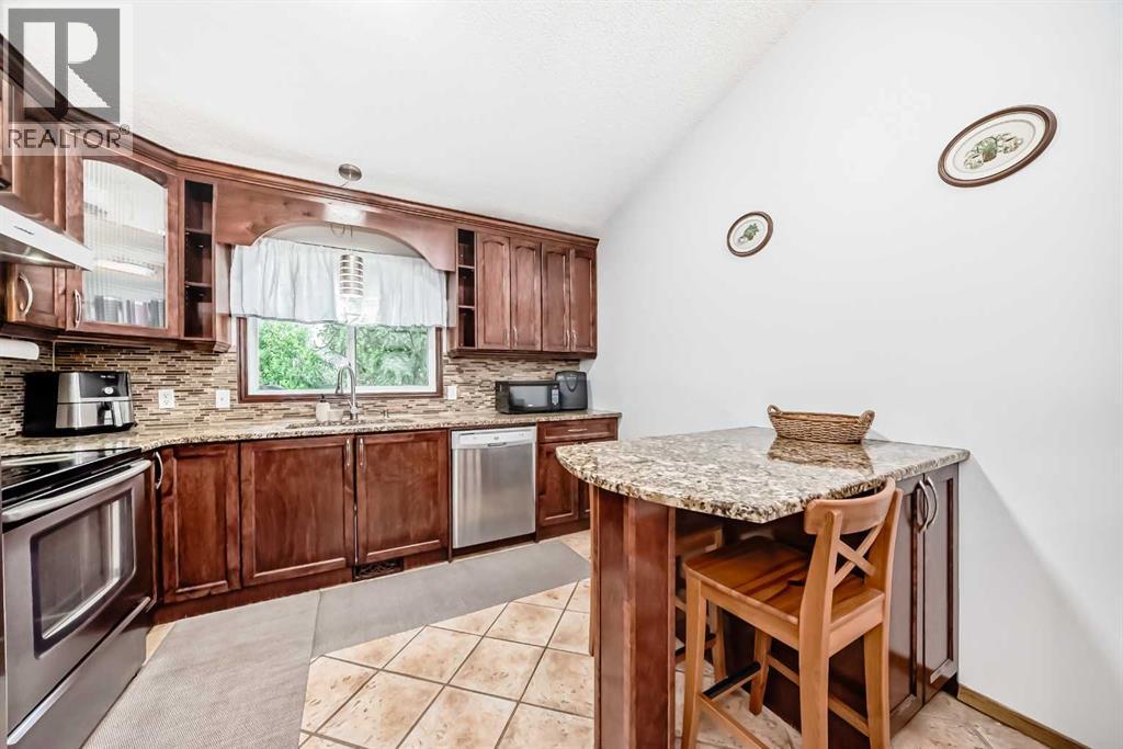 16 Martinridge Way Ne, Calgary, Alberta  T3J 3C8 - Photo 11 - A2318869