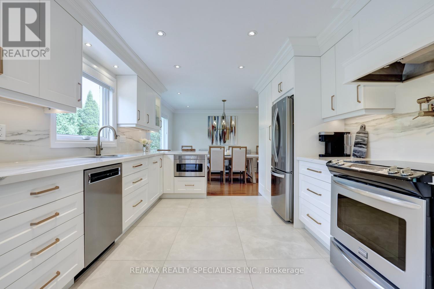 2021 Shawanaga Trail, Mississauga, Ontario  L5H 3Z3 - Photo 12 - W13560456