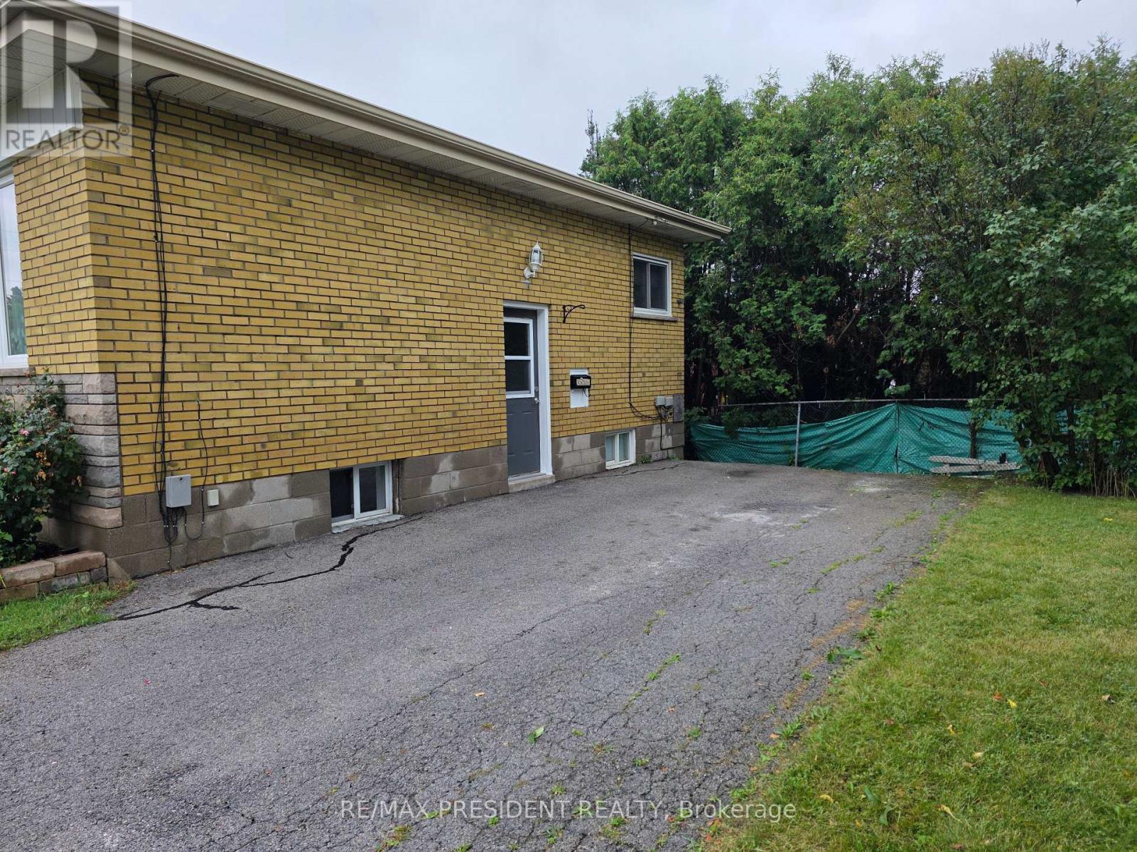 Lower - 2280 Mountainside Drive, Burlington, Ontario  L7P 1B7 - Photo 2 - W13600842