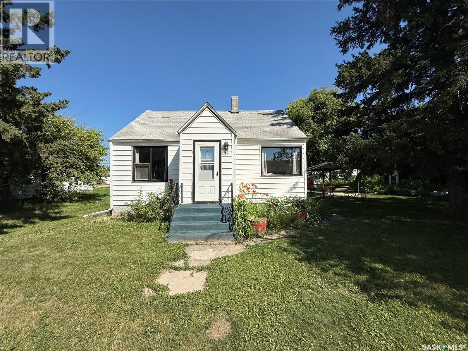 34 & 36 Goode Street, Quill Lake, Saskatchewan  S0A 3E0 - Photo 2 - SK043946