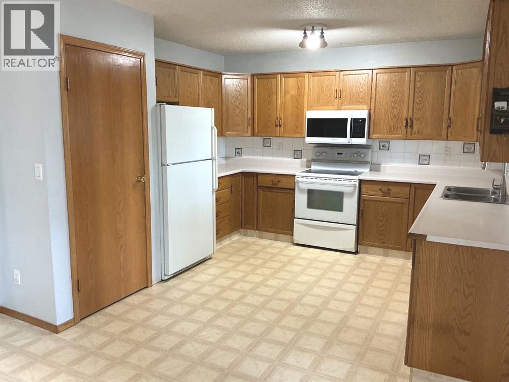 29 Lyons Crescent, Whitecourt, Alberta  T7S 1B9 - Photo 11 - A2289978