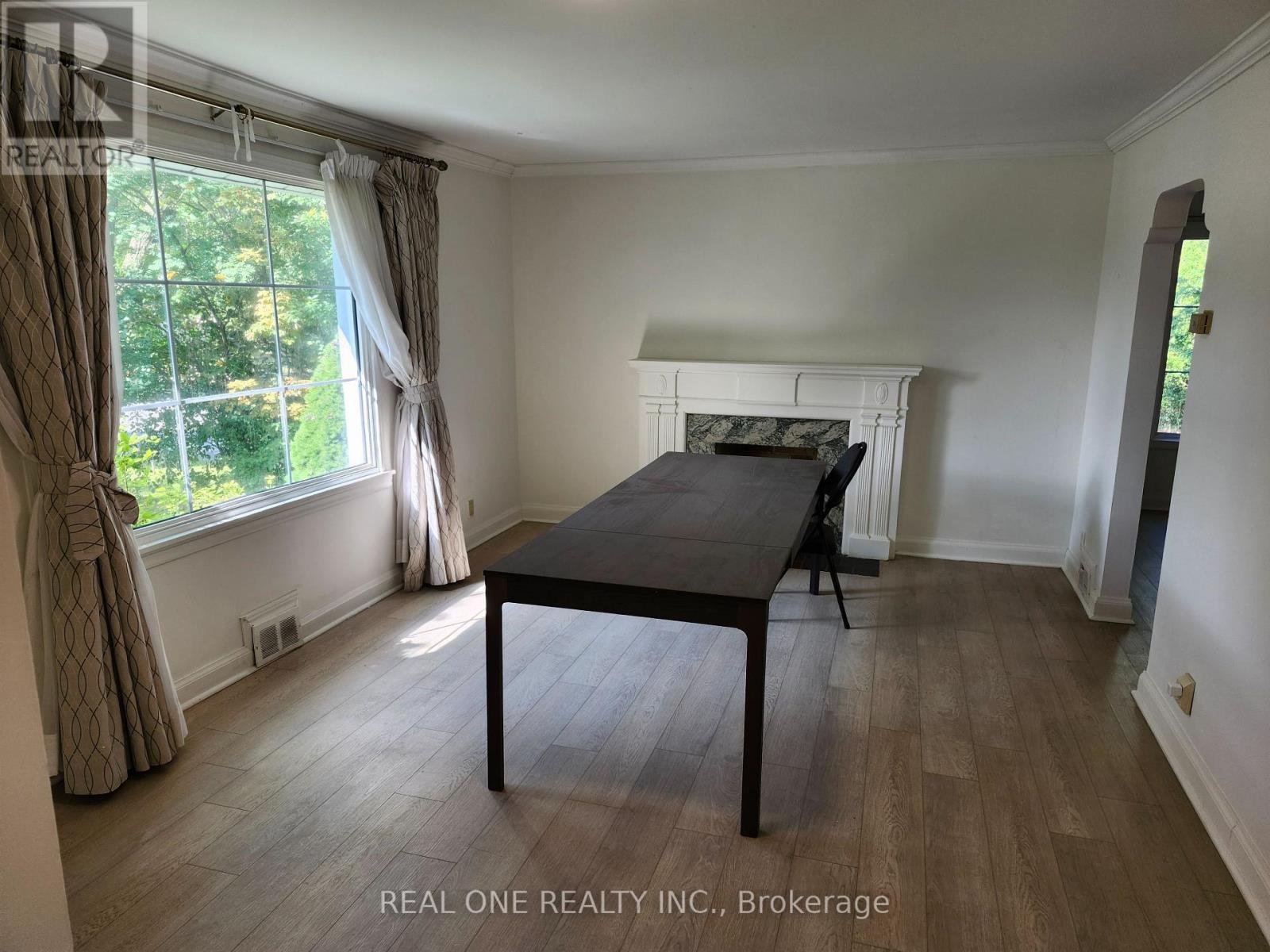 22 Pleasant View Drive, Toronto, Ontario  M2J 3P5 - Photo 4 - C13138606