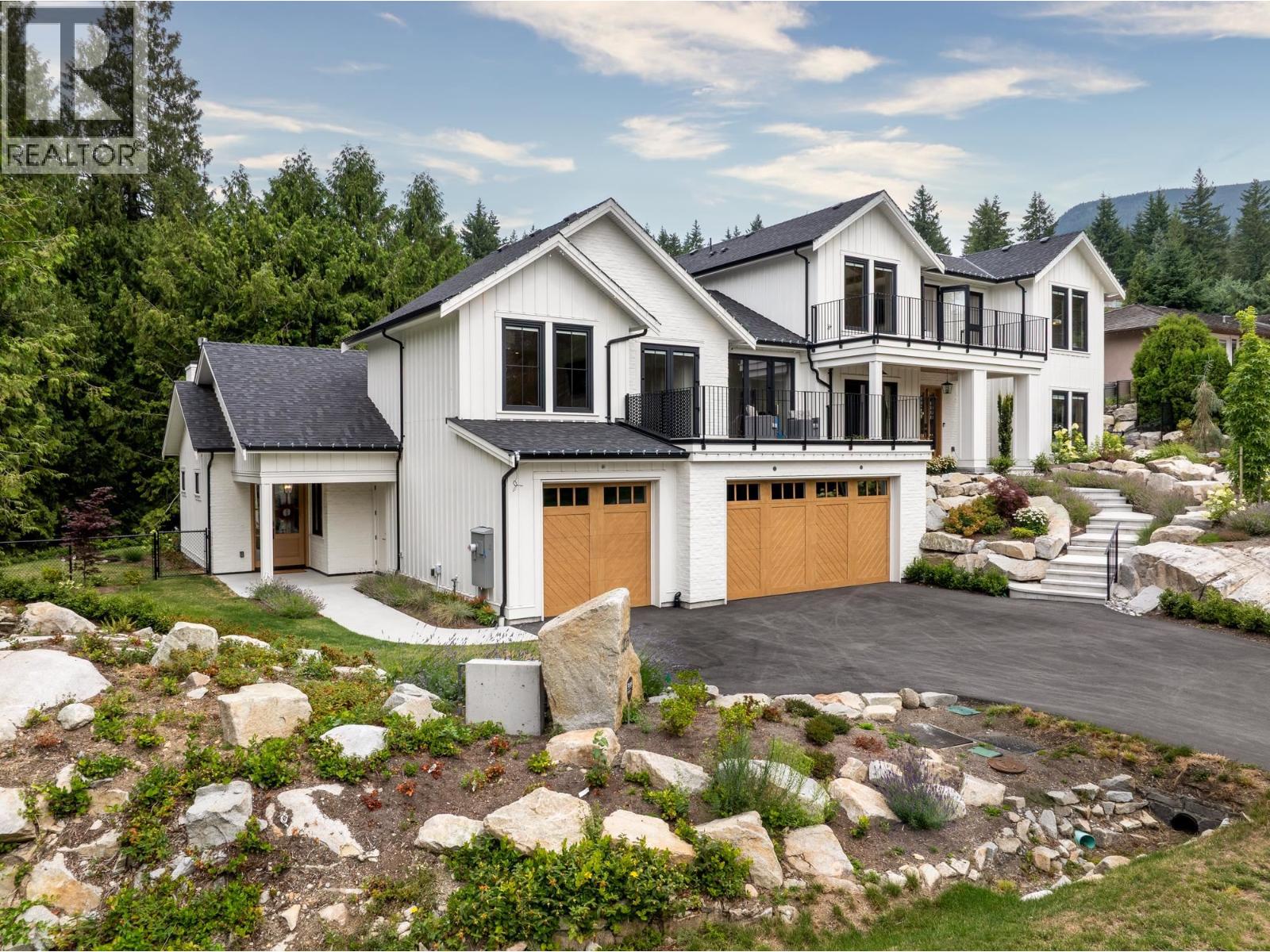 4597 WOODGREEN DRIVE, West Vancouver, British Columbia