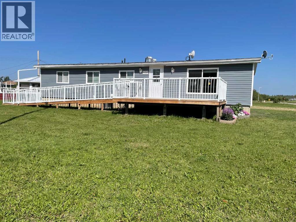 908 6 Avenue, Hines Creek, Alberta  T0H 2A0 - Photo 1 - A2330401