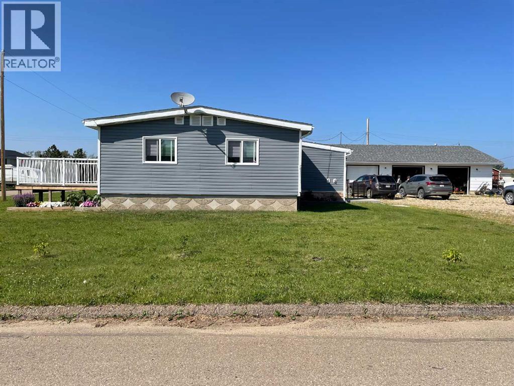 908 6 Avenue, Hines Creek, Alberta  T0H 2A0 - Photo 2 - A2330401