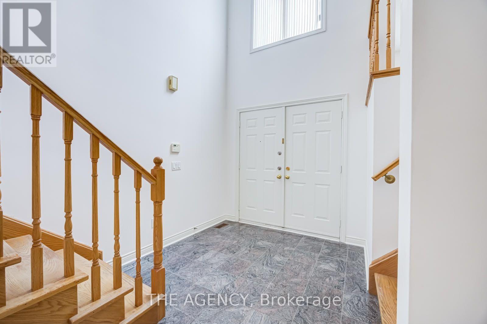 68 Townsgate Drive, Vaughan, Ontario  L4J 8A4 - Photo 2 - N13616928