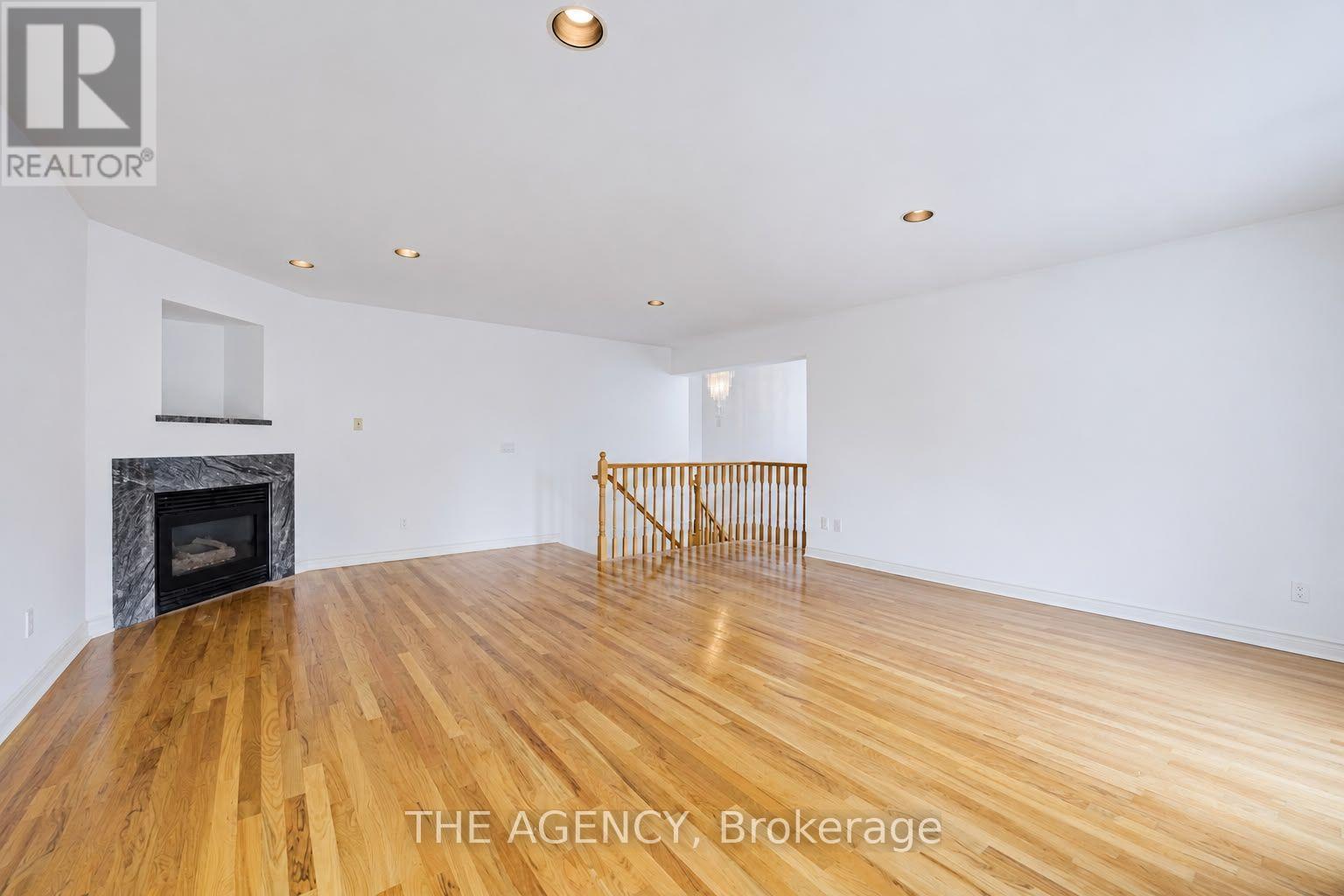 68 Townsgate Drive, Vaughan, Ontario  L4J 8A4 - Photo 4 - N13616928