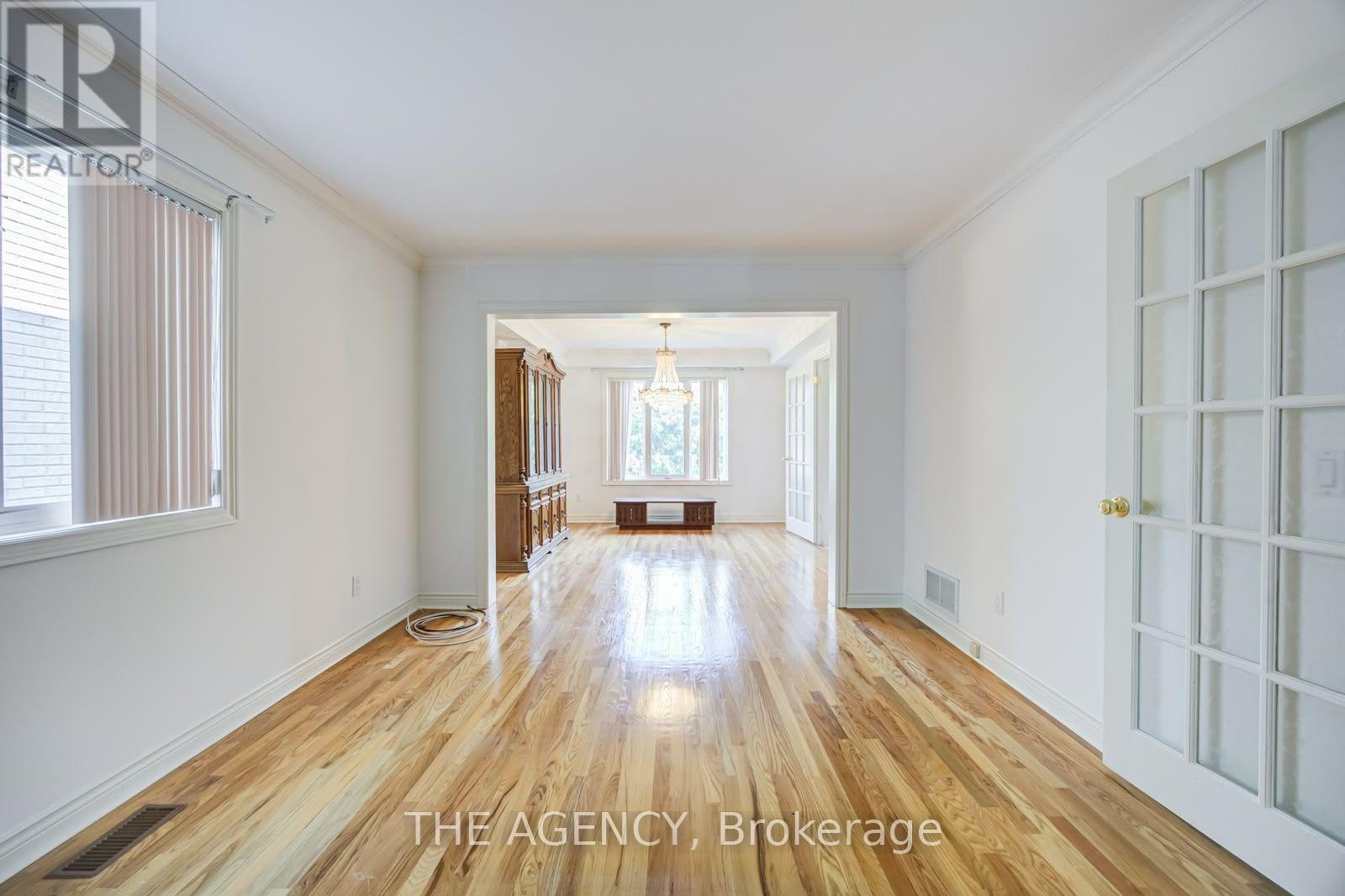 68 Townsgate Drive, Vaughan, Ontario  L4J 8A4 - Photo 6 - N13616928