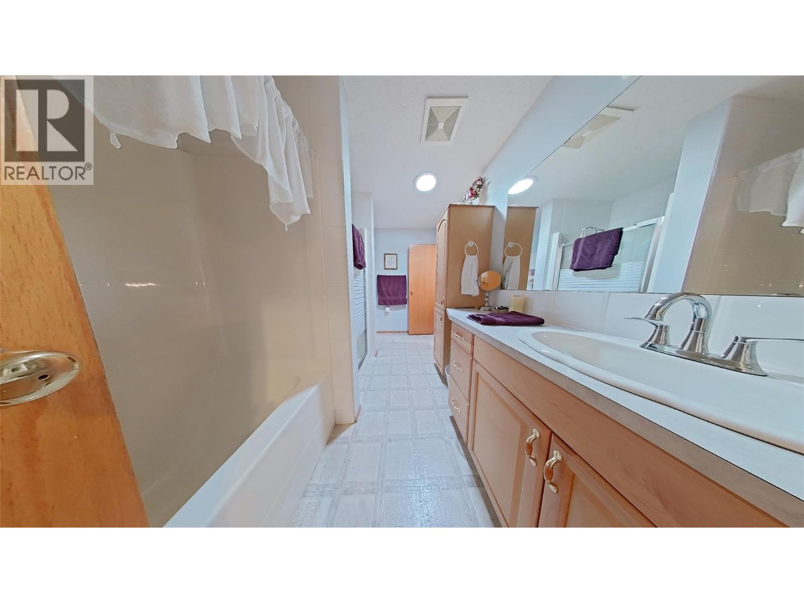 915 Hushcroft Rd Street, Lister, British Columbia  V0B 1G2 - Photo 16 - 10395283