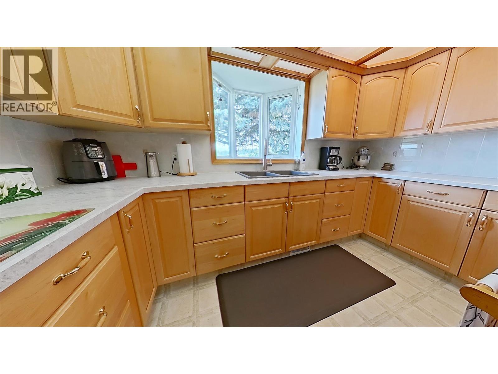 915 Hushcroft Rd Street, Lister, British Columbia  V0B 1G2 - Photo 33 - 10395283