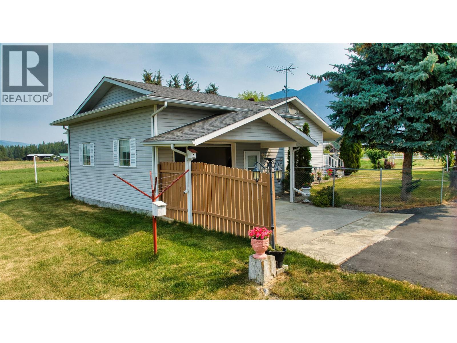 915 Hushcroft Rd Street, Lister, British Columbia  V0B 1G2 - Photo 80 - 10395283