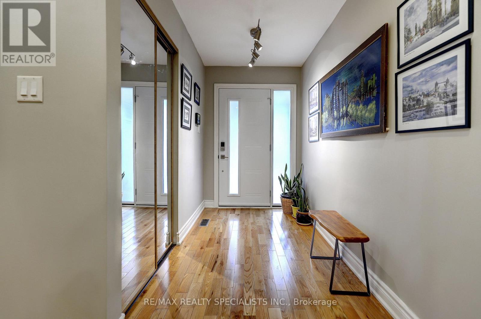 1712 Fifeshire Court, Mississauga, Ontario  L5L 3L6 - Photo 5 - W13616832