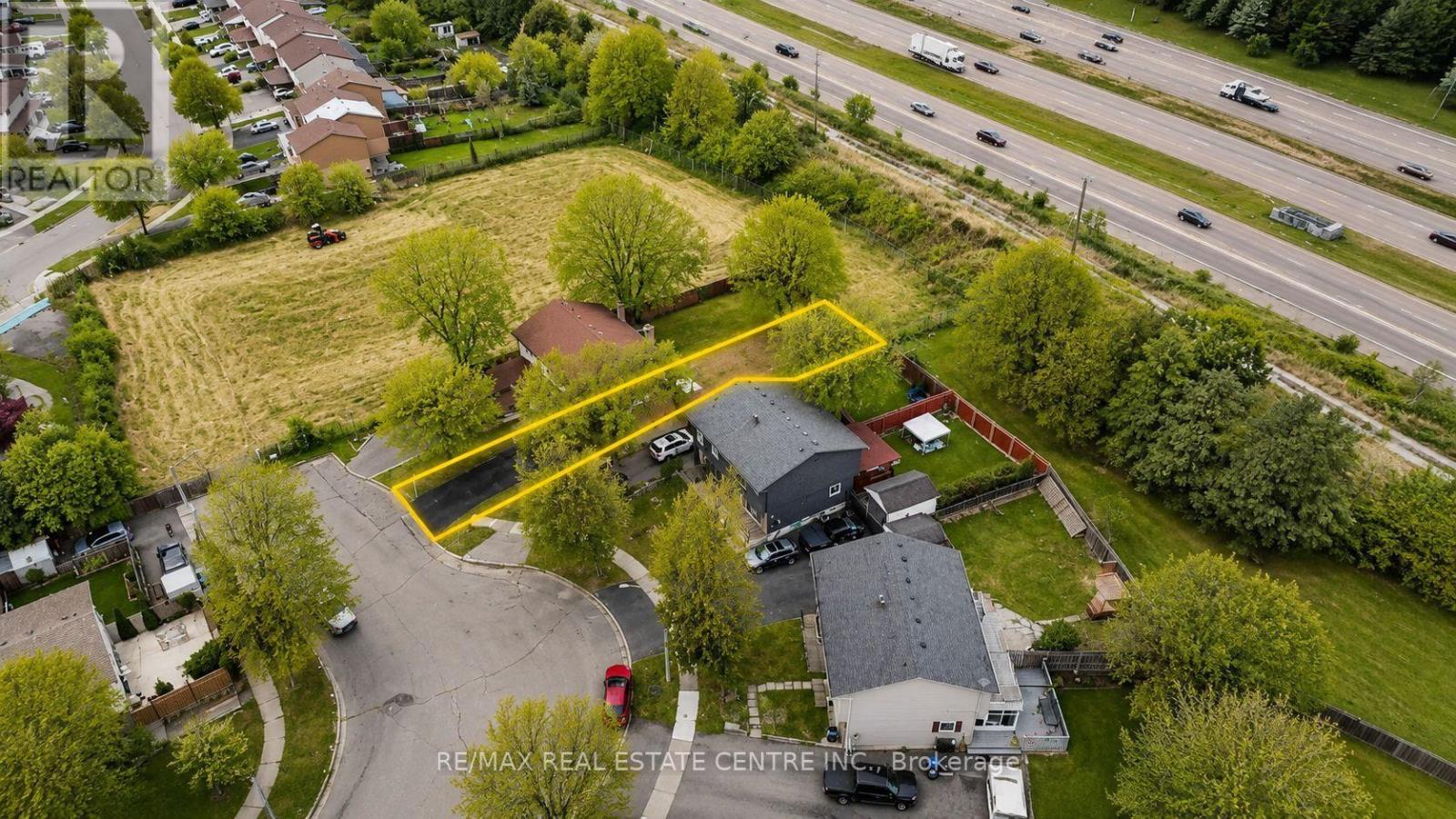 62 Bramhall Circle, Brampton, Ontario  L6V 2G4 - Photo 2 - W13616848