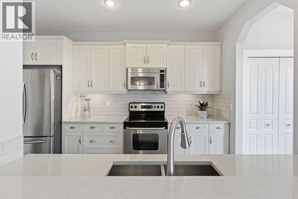 122 Ypres Green Sw, Calgary, Alberta  T2T 6M1 - Photo 17 - A2325213
