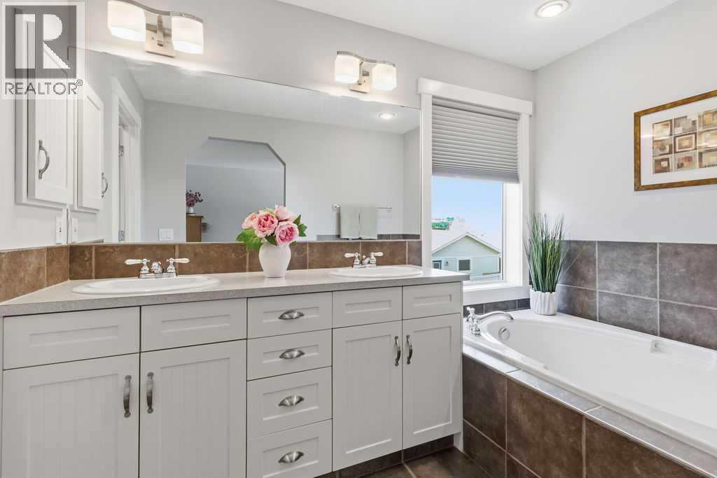 122 Ypres Green Sw, Calgary, Alberta  T2T 6M1 - Photo 30 - A2325213