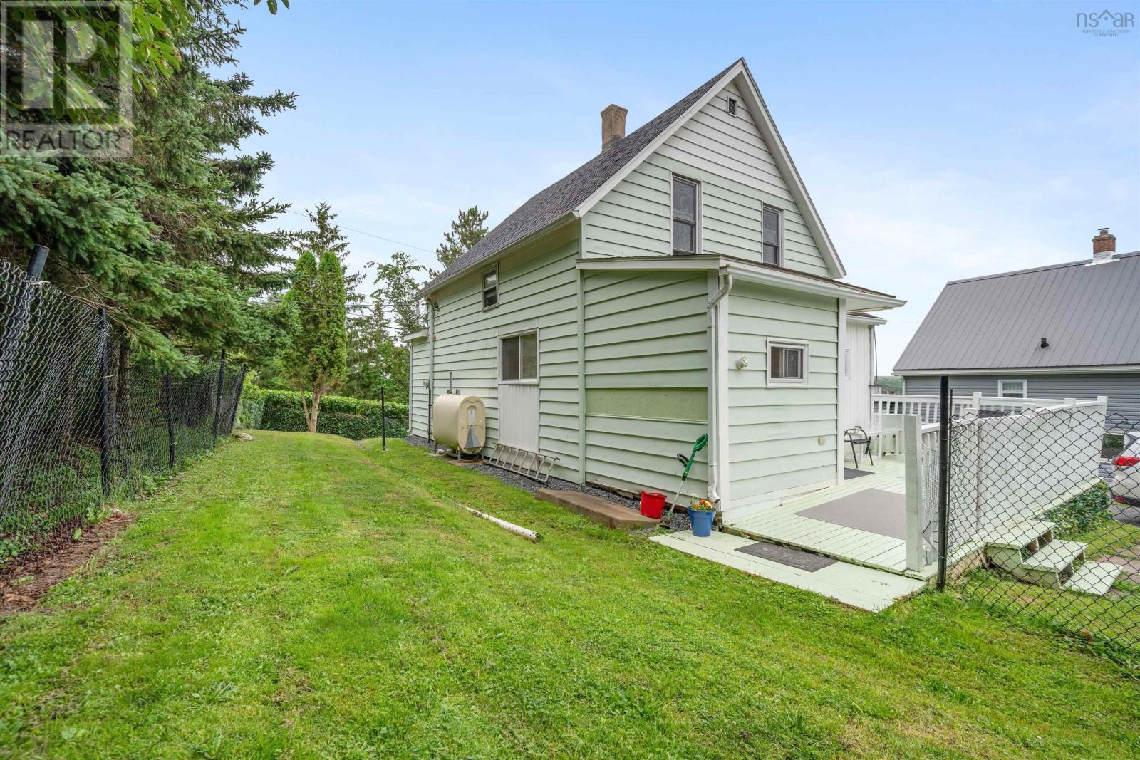 21 Hampson Street, Trenton, Nova Scotia  B0K 1X0 - Photo 3 - 202618981