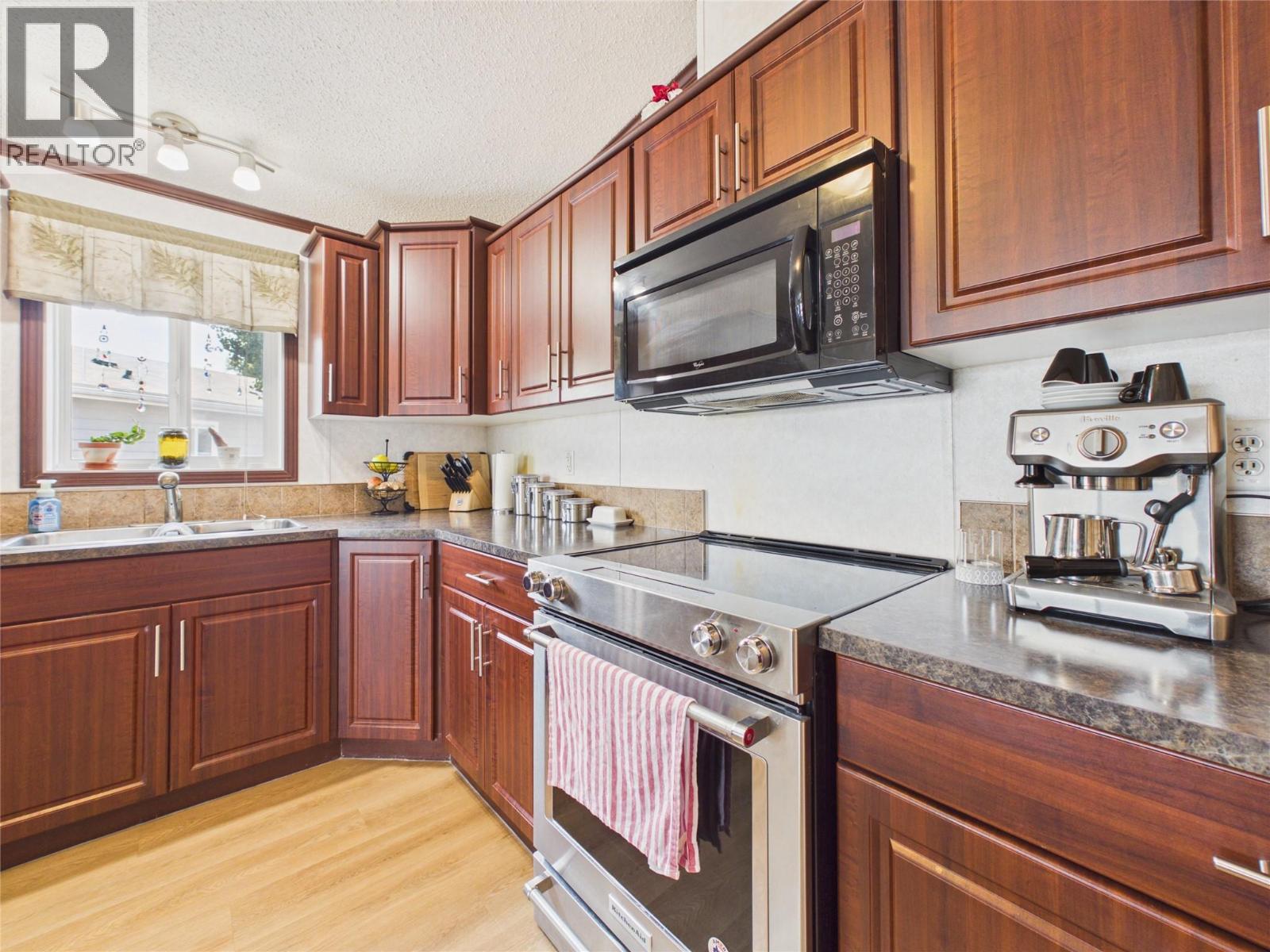 32 Pinewood Avenue, Cranbrook, British Columbia V1C 5X8 - Photo 5 - 10395771