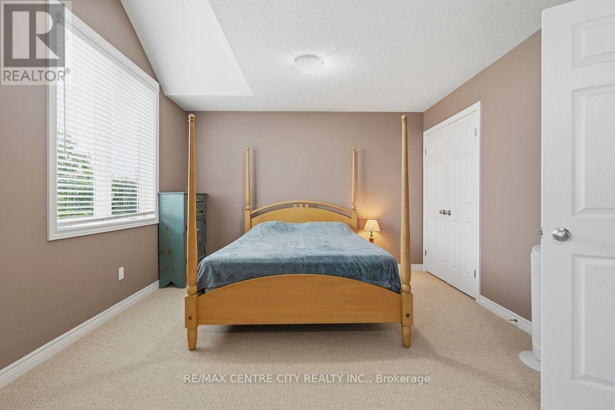 1982 Denview Avenue, London North, Ontario  N6G 0G3 - Photo 33 - X13617082