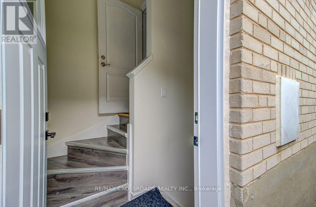 55 Gondola Crescent, Toronto, Ontario  M1G 2J2 - Photo 3 - E13617112
