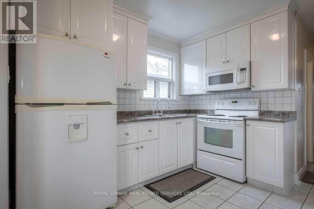 12 Coniston Road, Toronto, Ontario  M1L 2J7 - Photo 4 - E13617126