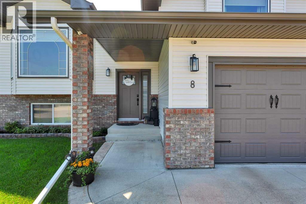8 Pritchard Close, Sylvan Lake, Alberta  T4S 1W3 - Photo 2 - A2332503