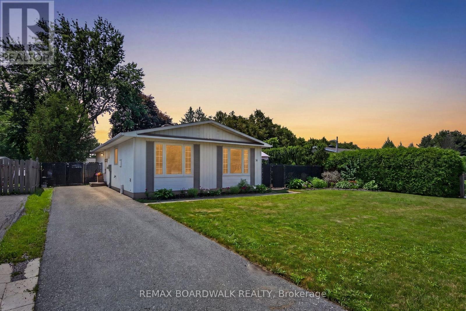 34 BINSCARTH CRESCENT, ottawa, Ontario