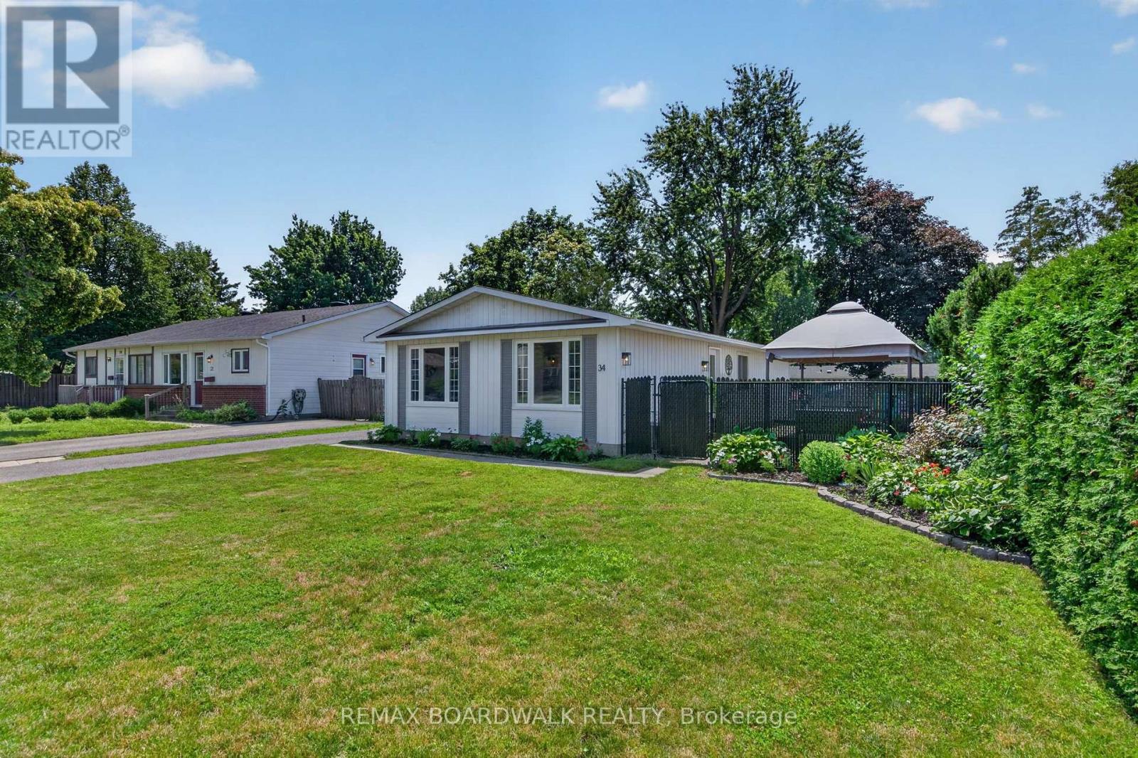 34 Binscarth Crescent, Ottawa, Ontario  K2L 1S1 - Photo 2 - X13617046