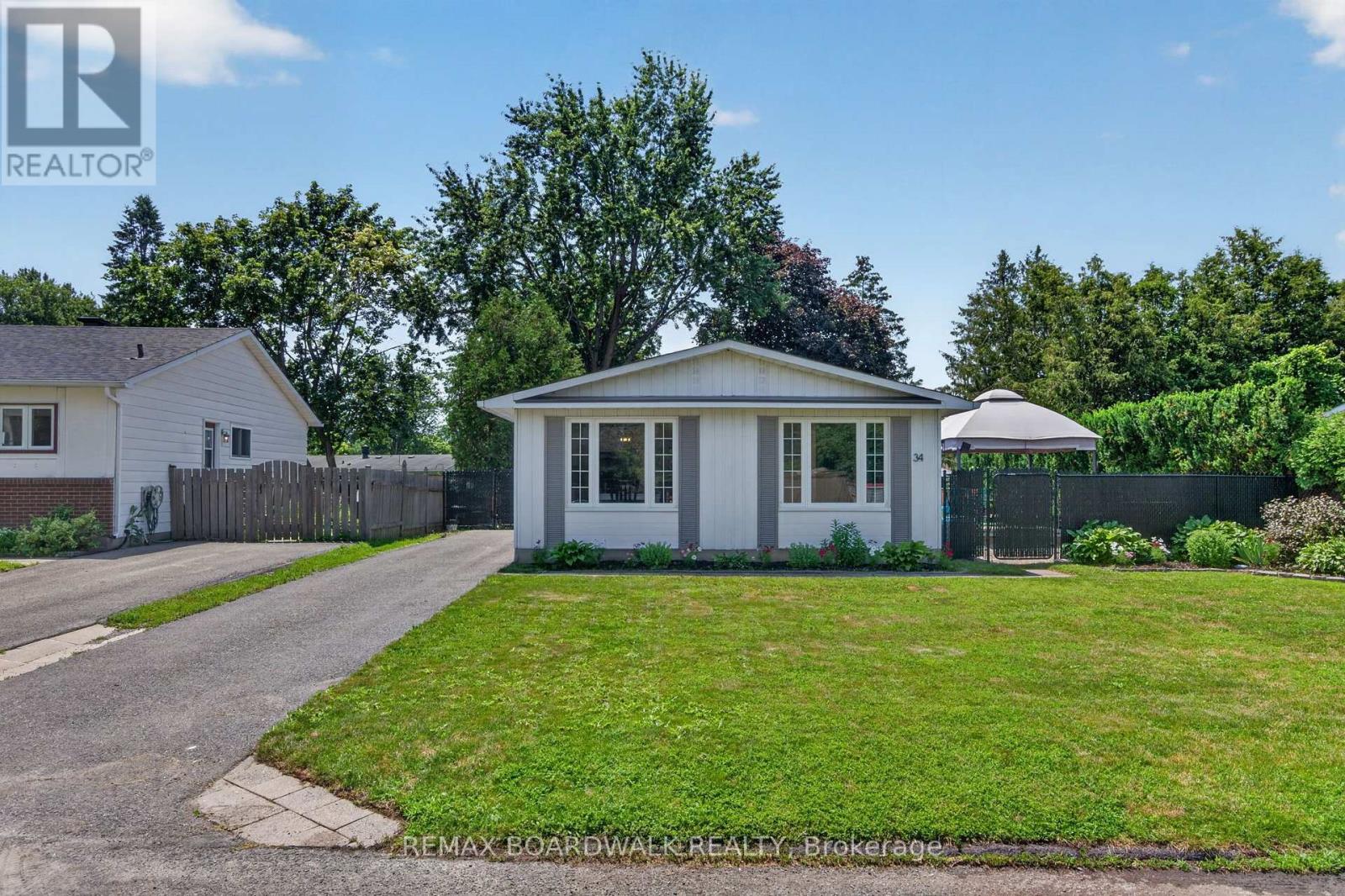 34 Binscarth Crescent, Ottawa, Ontario  K2L 1S1 - Photo 3 - X13617046