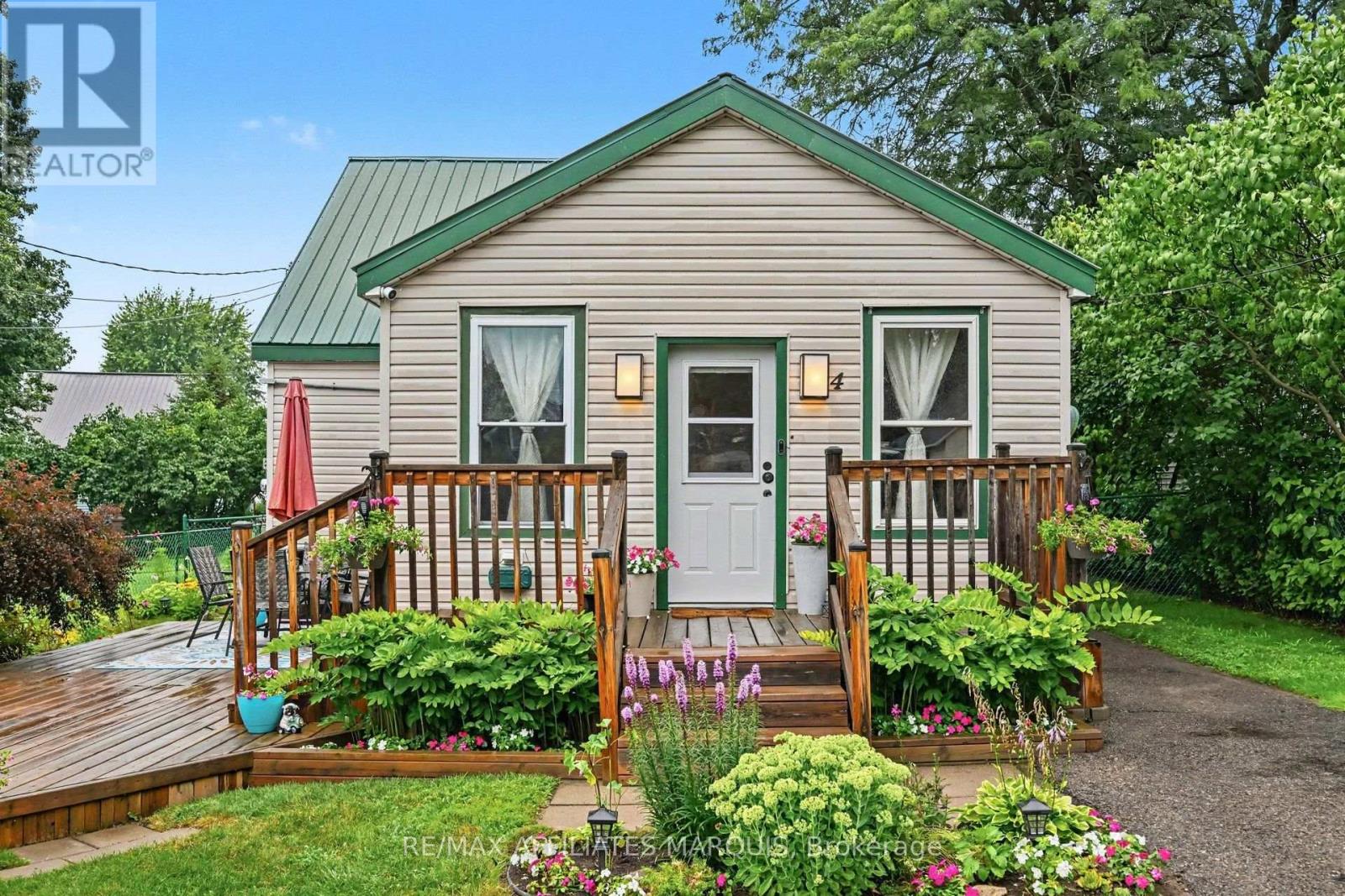 4 LORNE STREET, Smiths Falls, Ontario