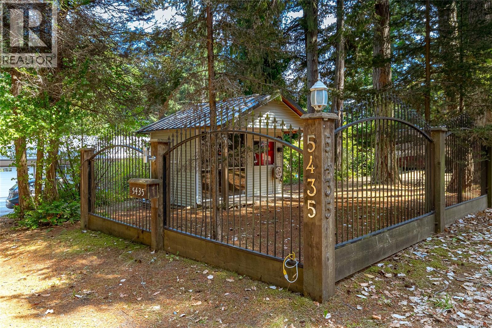 5435 Fowler Rd, Saanich, British Columbia  V8Y 1Y4 - Photo 5 - 1044286