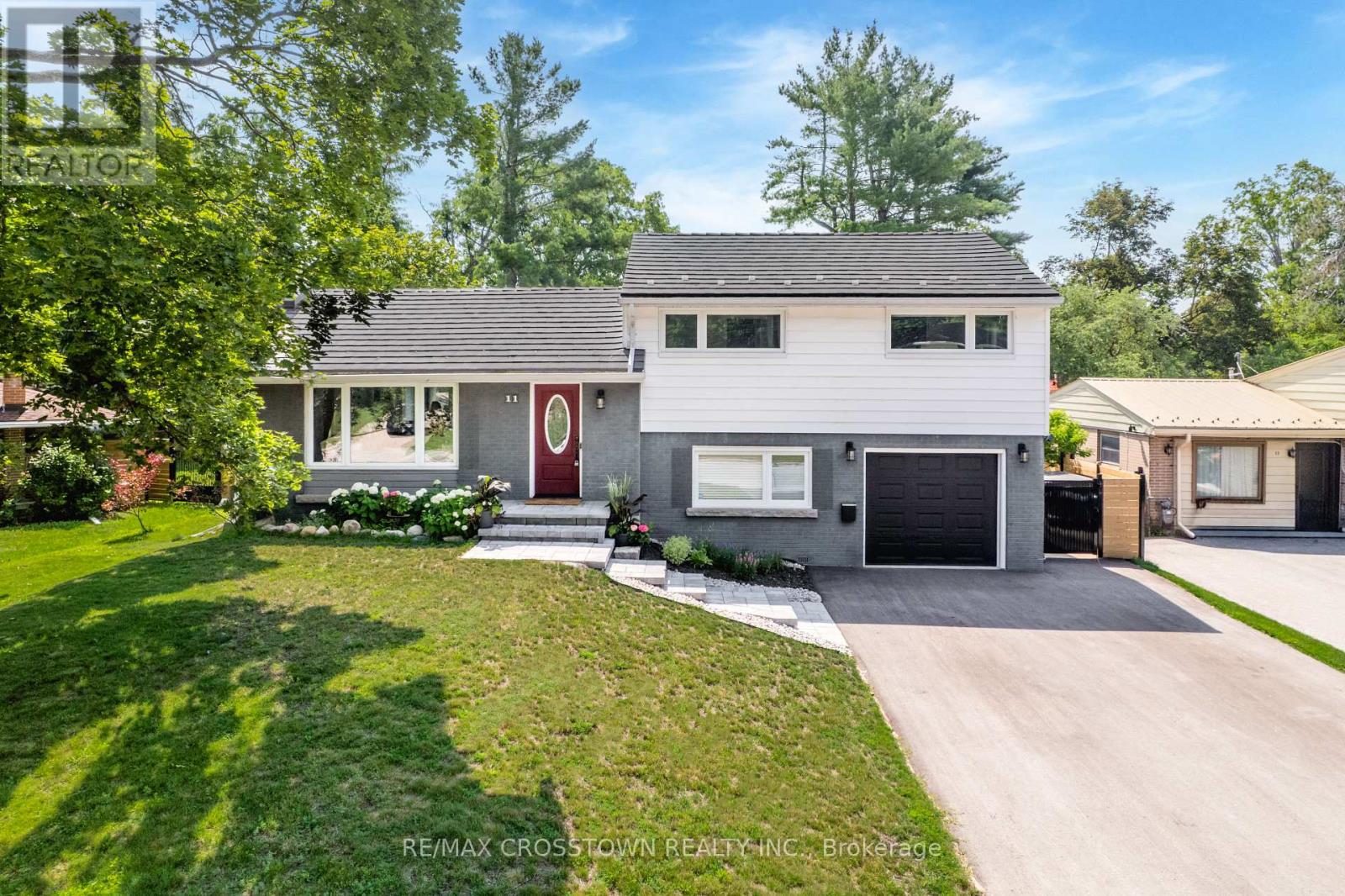 11 CASTLE DRIVE, Barrie, Ontario