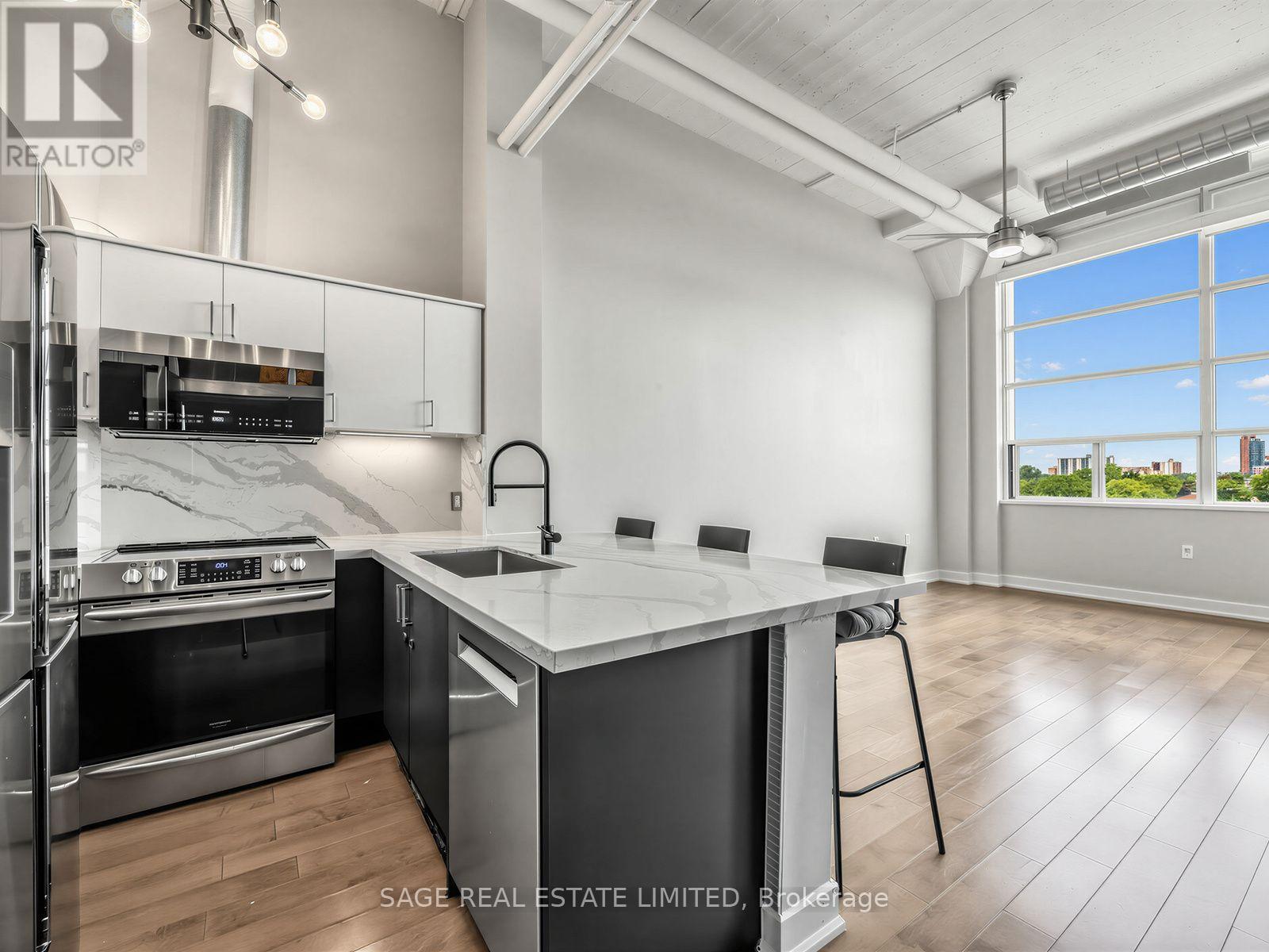 424 - 1001 Roselawn Avenue, Toronto, Ontario  M6B 4M4 - Photo 1 - W13617094