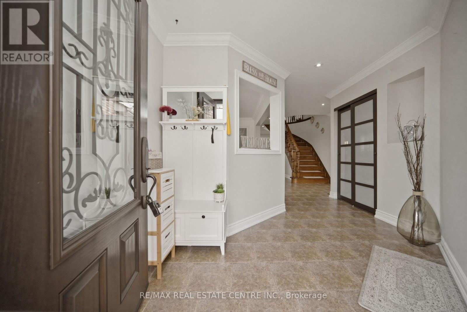 49 Miller Drive, Halton Hills, Ontario  L7G 5P7 - Photo 4 - W13617102