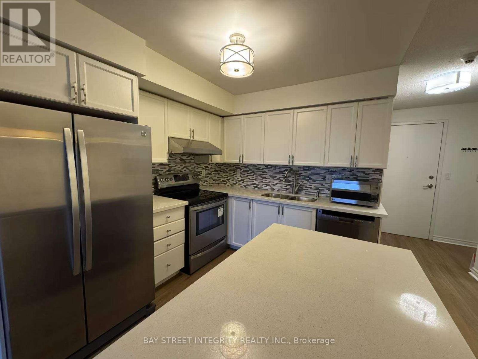 2328 - 3888 Duke Of York Boulevard, Mississauga, Ontario  L5B 4P5 - Photo 3 - W13617160