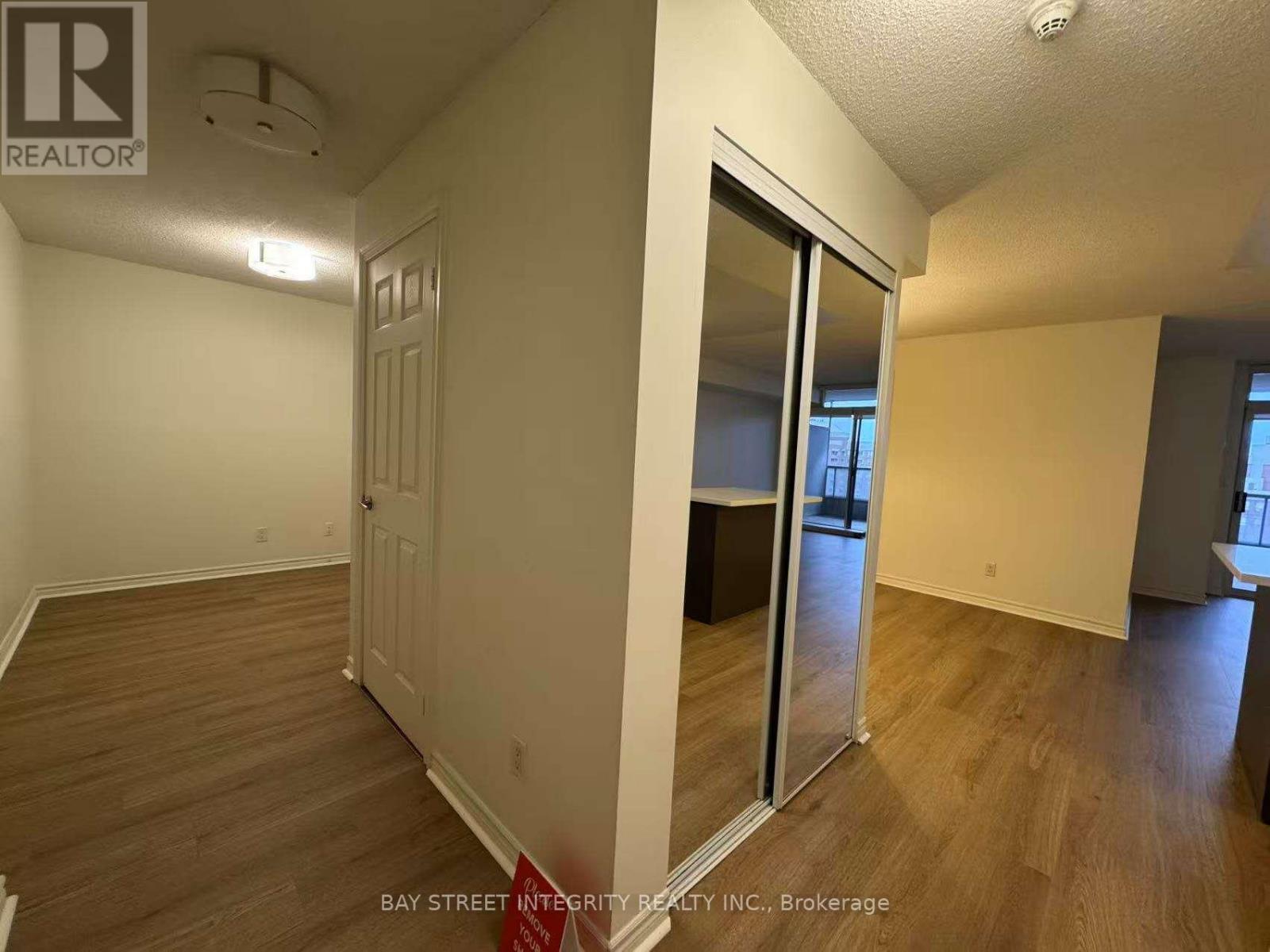2328 - 3888 Duke Of York Boulevard, Mississauga, Ontario  L5B 4P5 - Photo 4 - W13617160