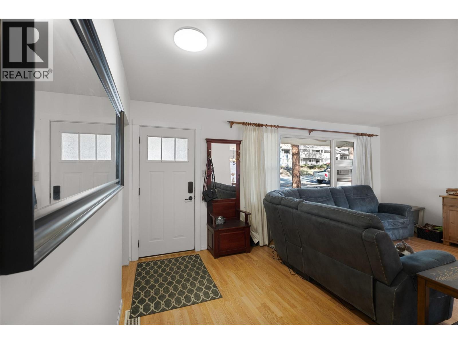 2064 Castillou Crescent, Merritt, British Columbia  V1K 1H8 - Photo 3 - 10377348