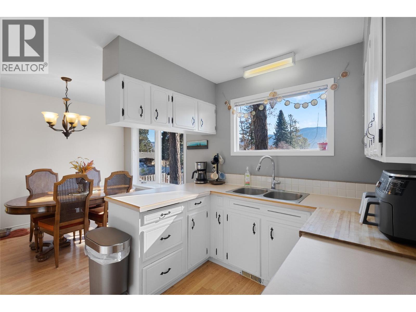 2064 Castillou Crescent, Merritt, British Columbia  V1K 1H8 - Photo 6 - 10377348