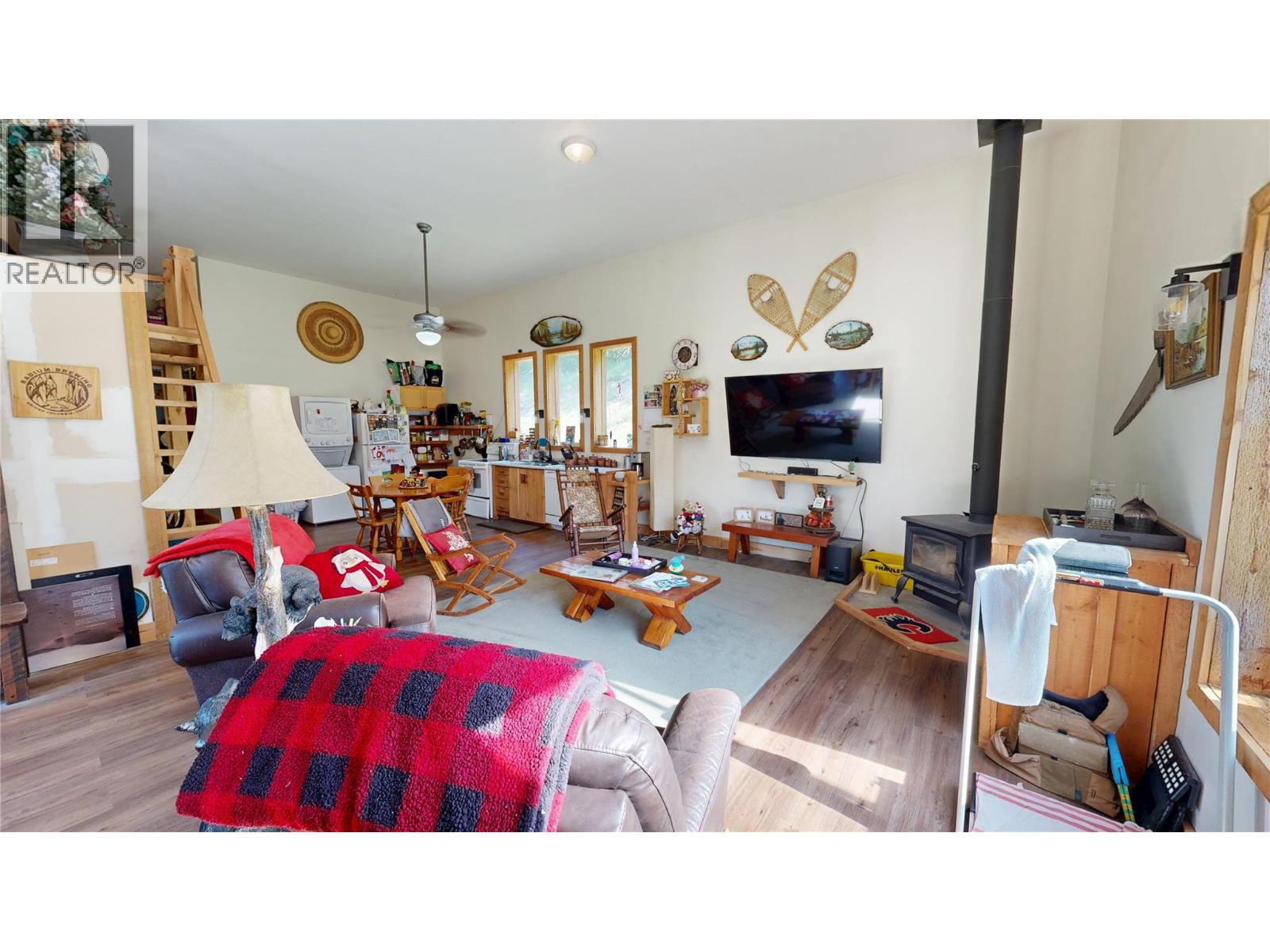 5055 95 Highway, Castledale, British Columbia  V0A 1J0 - Photo 5 - 10389588