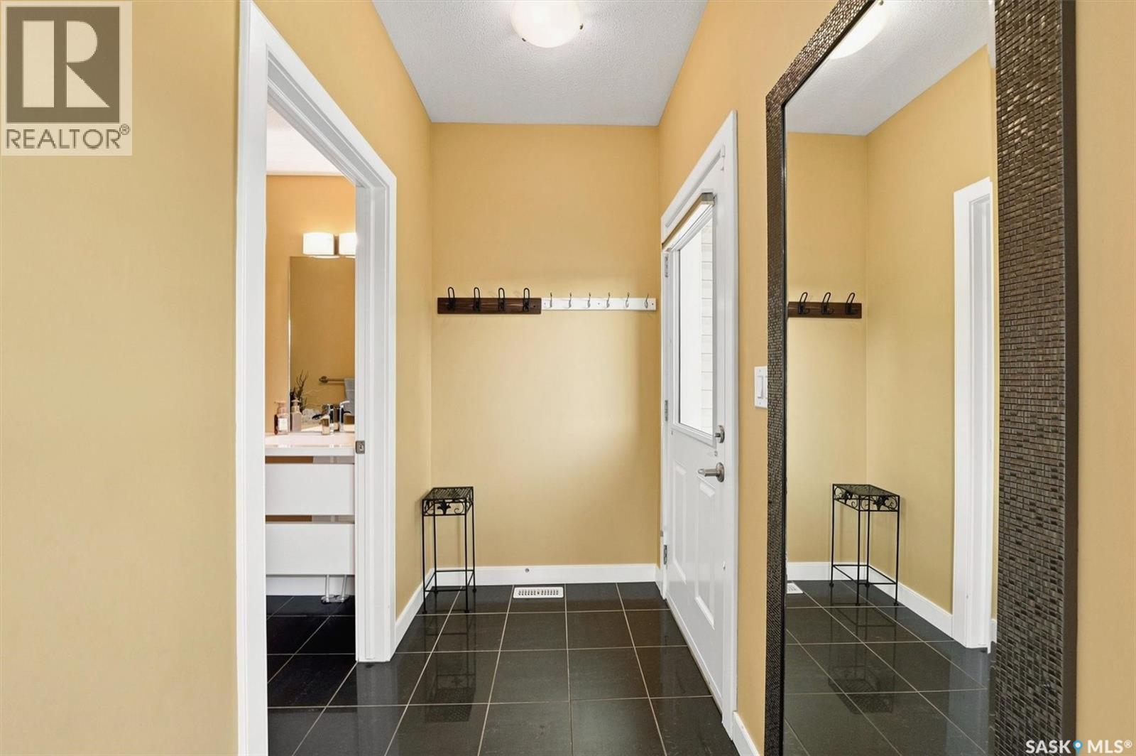 32 215 Hampton Green, Saskatoon, Saskatchewan  S7R 0G7 - Photo 12 - SK043830