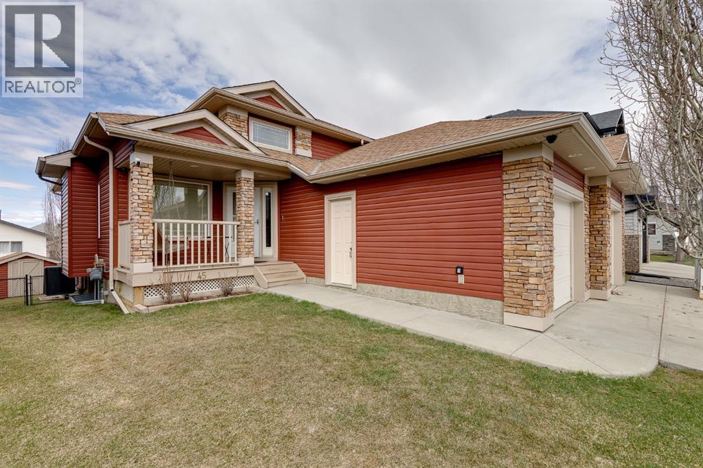45 Thornfield Close Se, Airdrie, Alberta  T4A 2K7 - Photo 2 - A2326023