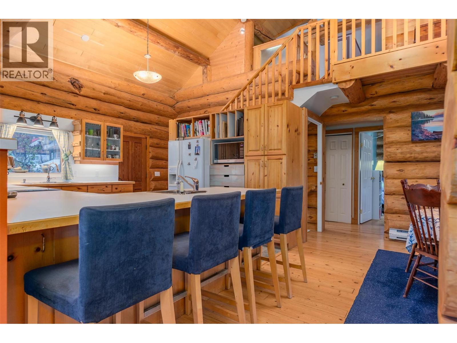 2266 Fifth Avenue, Rossland, British Columbia  V0G 1Y0 - Photo 7 - 10395675