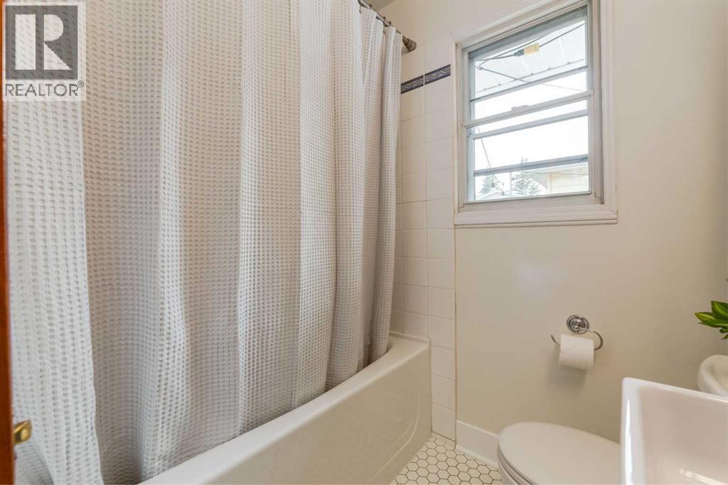 131 Thorncrest Road Nw, Calgary, Alberta  T2K 3B5 - Photo 19 - A2332054