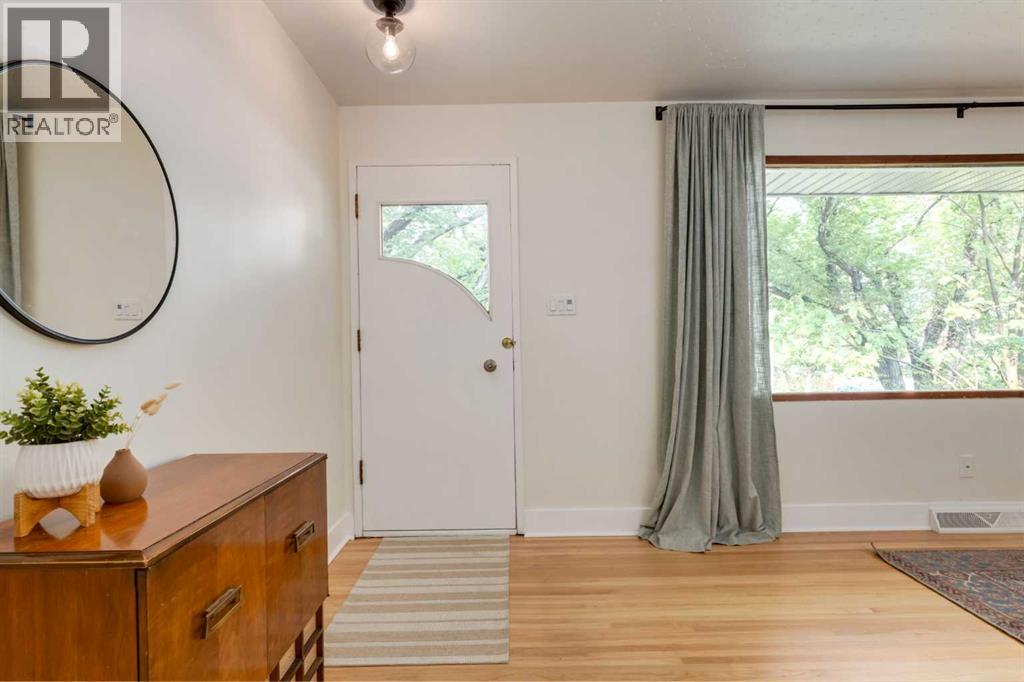 131 Thorncrest Road Nw, Calgary, Alberta  T2K 3B5 - Photo 3 - A2332054