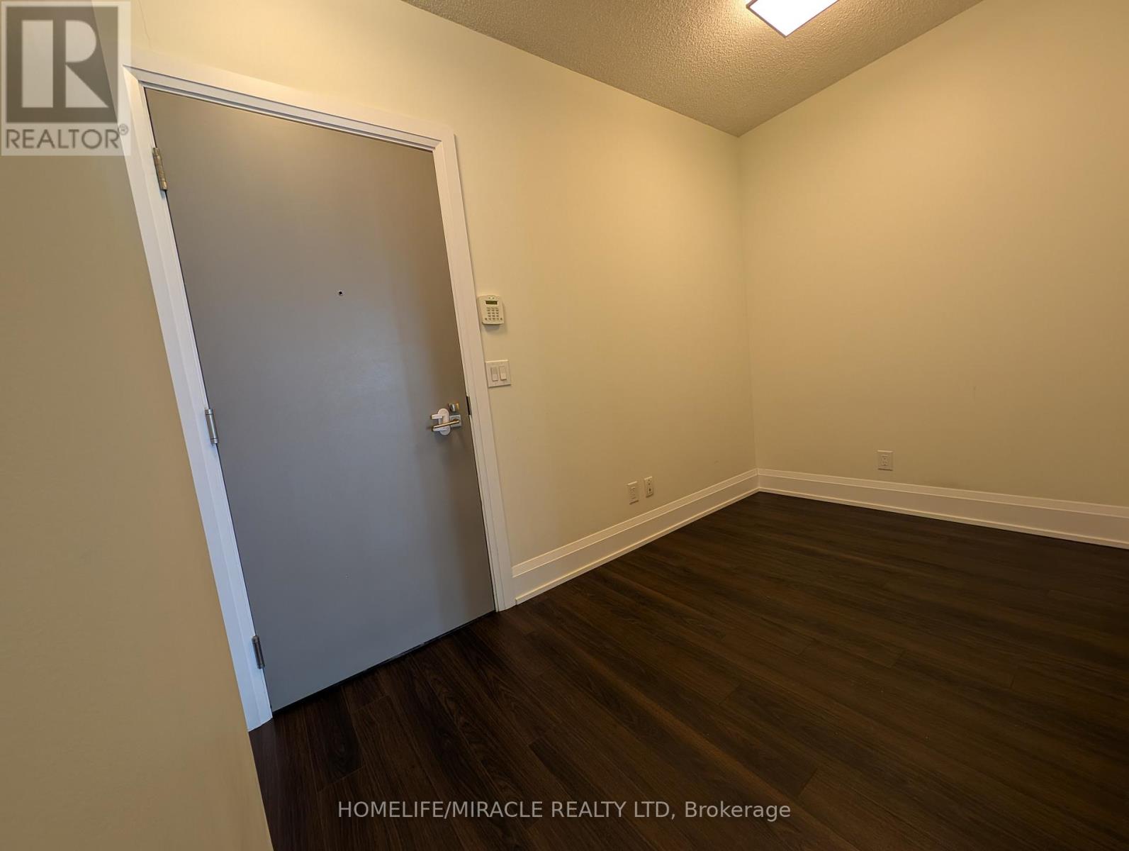 428 - 2 Old Mill Drive, Toronto, Ontario  M6S 0A2 - Photo 3 - W13617256