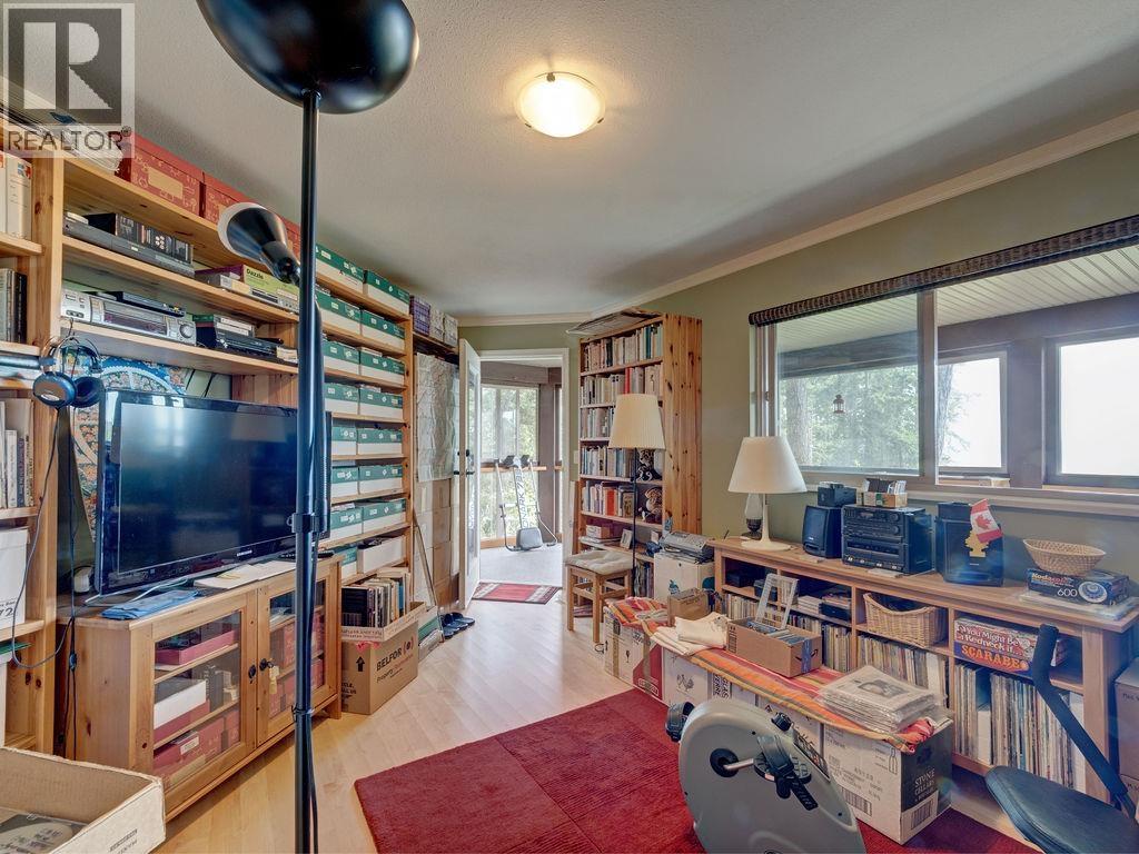 5475 Hydaway Place, Halfmoon Bay, British Columbia  V7Z 1B4 - Photo 19 - R3145775