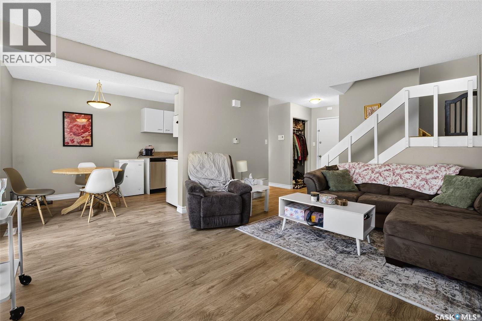 J 4216 Castle Road, Regina, Saskatchewan  S4S 4W1 - Photo 1 - SK043860