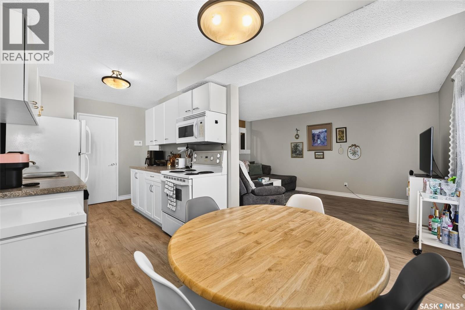 J 4216 Castle Road, Regina, Saskatchewan  S4S 4W1 - Photo 4 - SK043860